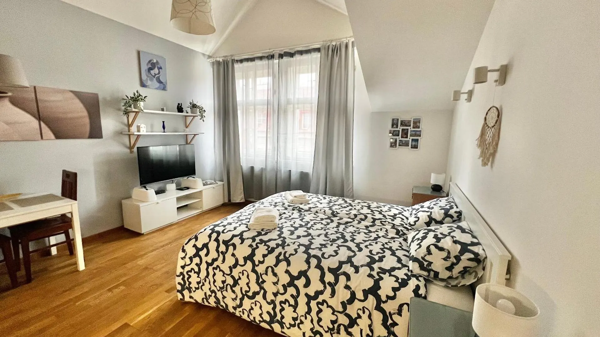 Riverside Apartment Praga